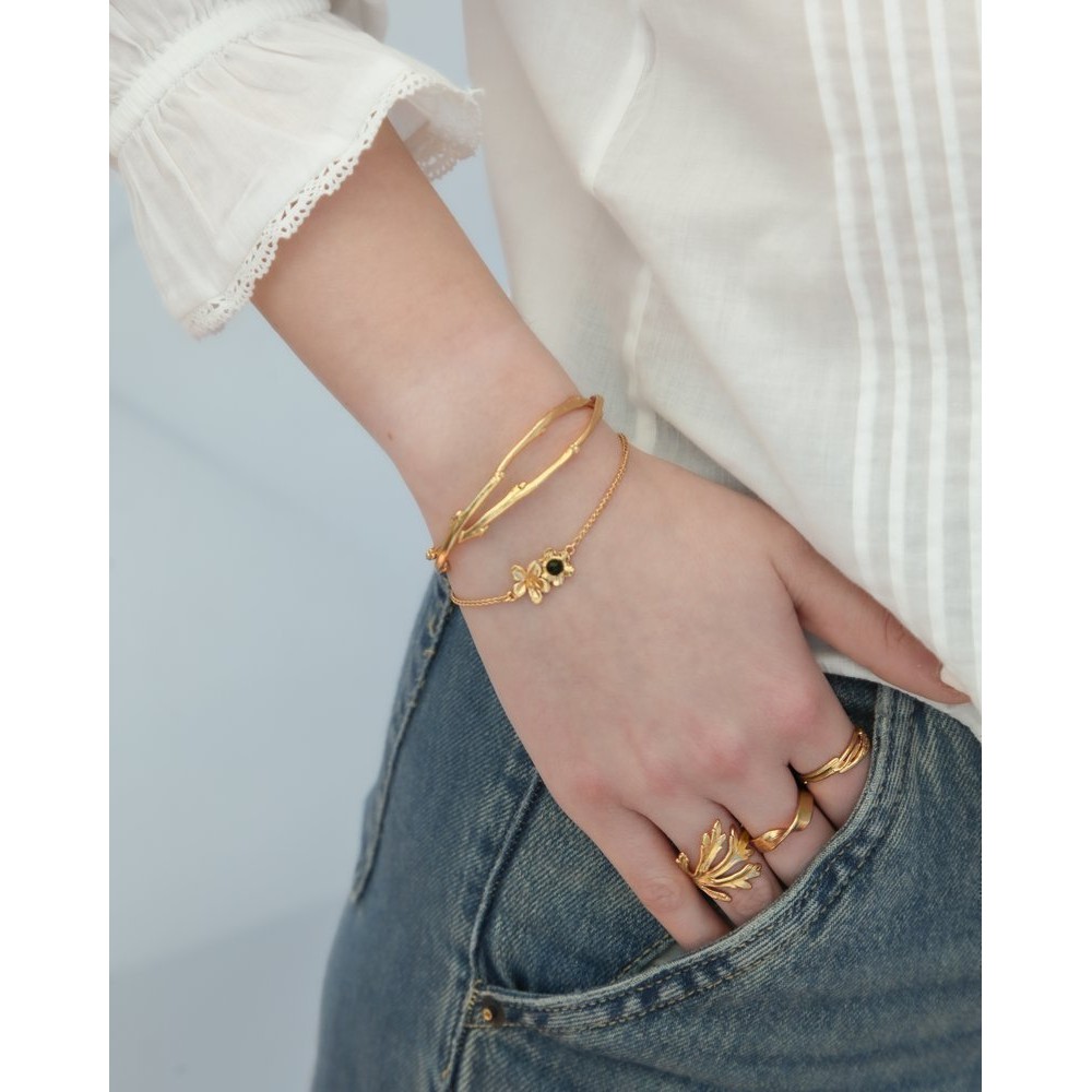 Zoe Daisy Ring statement, with narrow twig base, 24K Gold vermeil on sterling silver  