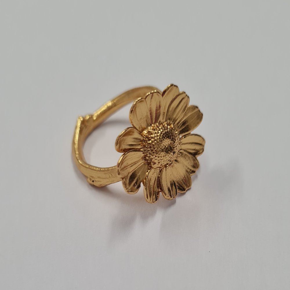 Ismini Daisy Ring  with narrow twig base, 24K Gold vermeil on sterling silver  
