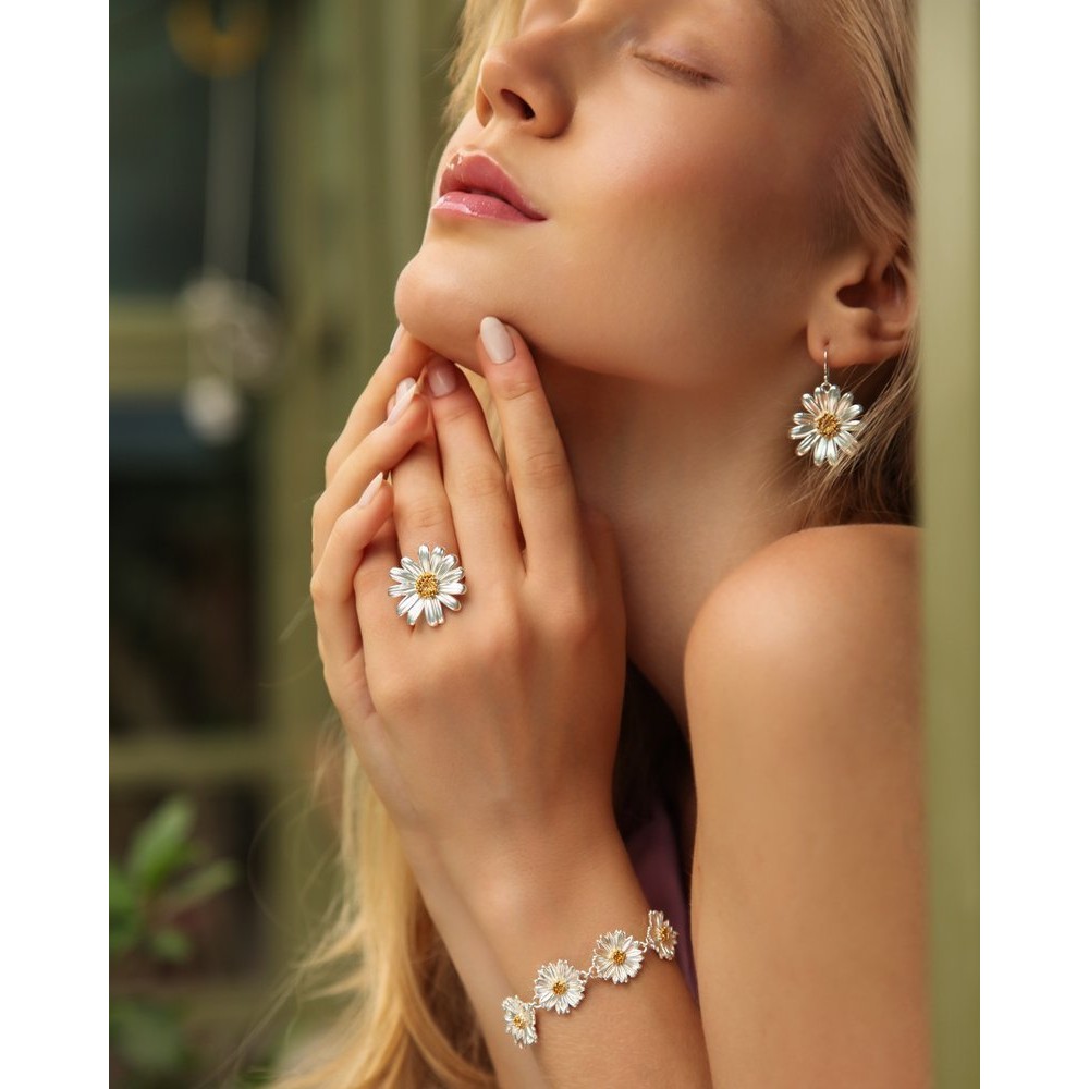 Aigli Daisy Ring statement,  24K Gold and sterling silver  