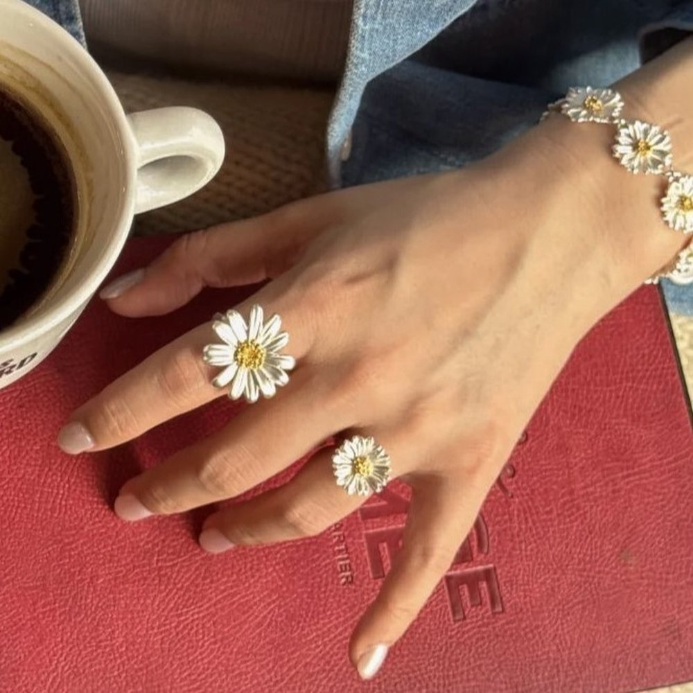 Aigli Daisy Ring statement,  24K Gold and sterling silver  