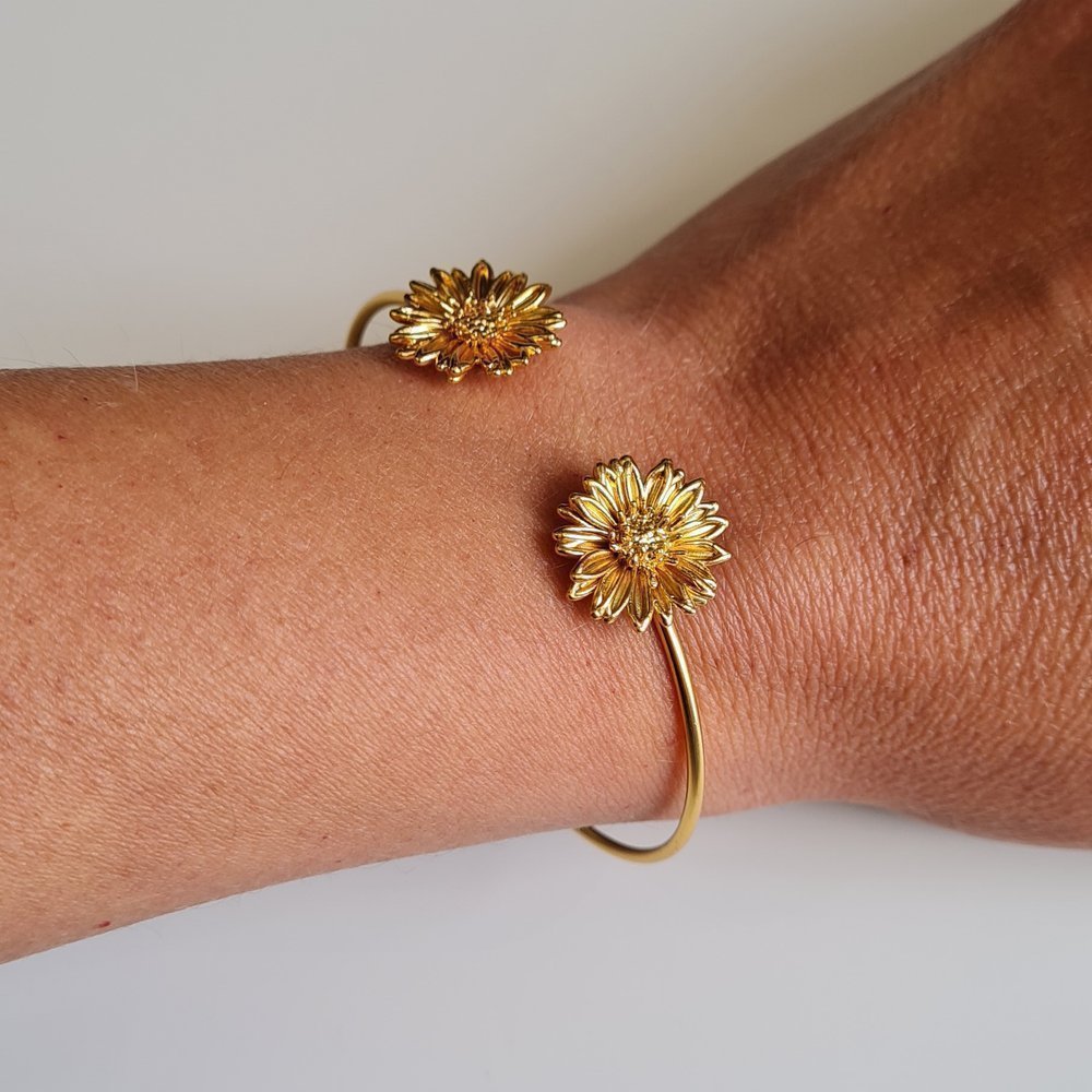 Daisy Field Daisy Bracelet  with flexible wire, 24K Gold vermeil on sterling silver  