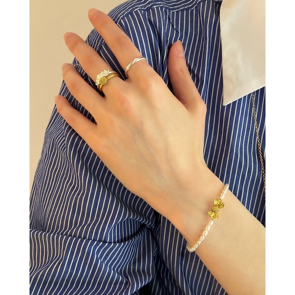 Aelia Daisy Bracelet   24K Gold vermeil on sterling silver  