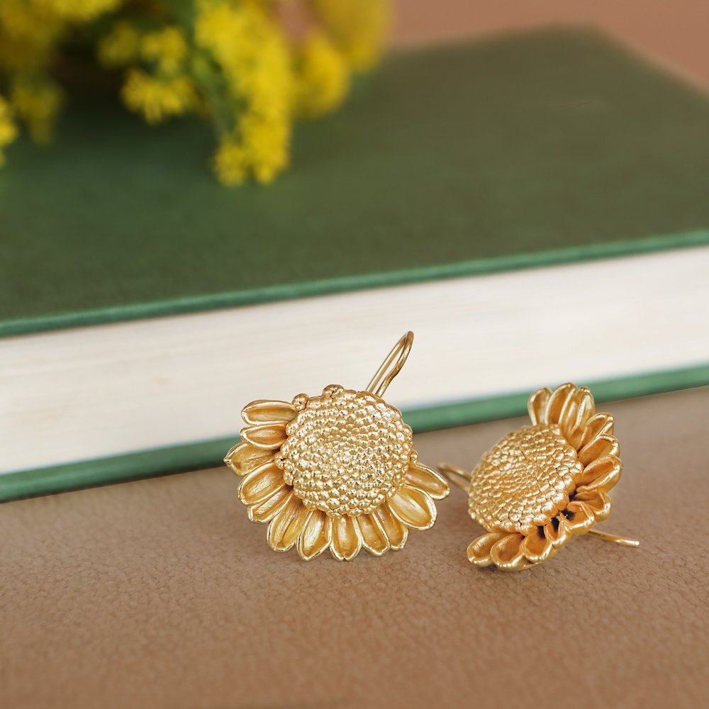 Kleopatra Chrysanthemum Earrings